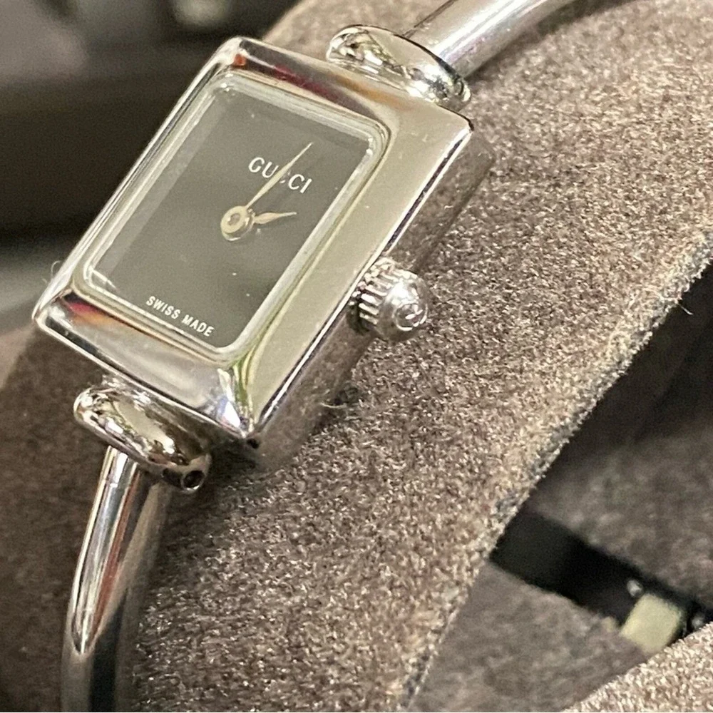 Auth Gucci 1900L Watch‎ Sapphire Crystal Silvertone Swiss Made Water Resistant